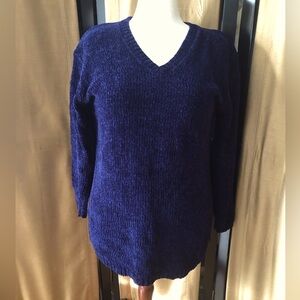 Women's V-Neck Sweater - Navy Blue